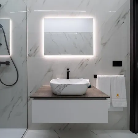 לינה וארוחת בוקר Crystalrooms *