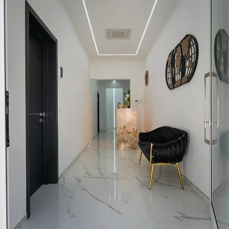 לינה וארוחת בוקר Crystalrooms לבראנו