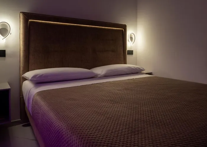 Crystalrooms Bed & Breakfast *