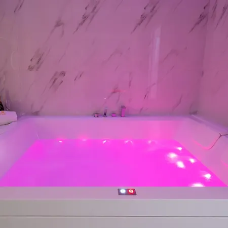 Crystalrooms Bed & Breakfast *